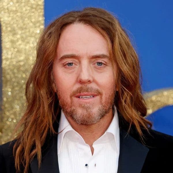 Long Wavy Flow hairstyle for oval face shape - men's long wavy hair