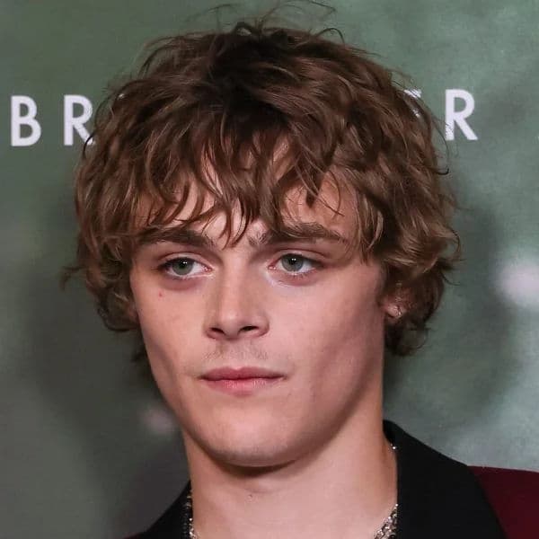 Messy Textured Fringe hairstyle for oval face shape - men's short wavy hair