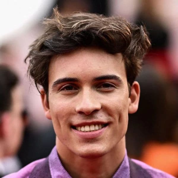 Messy Textured Quiff hairstyle for oval face shape - men's short wavy hair