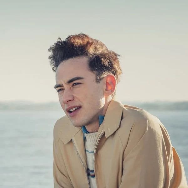 Messy Textured Quiff hairstyle for oval face shape - men's short wavy hair