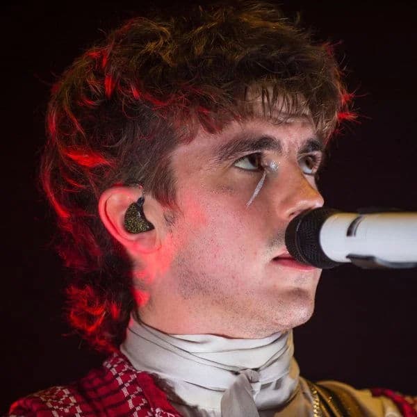 Modern Textured Mullet hairstyle for oval face shape - men's medium wavy hair