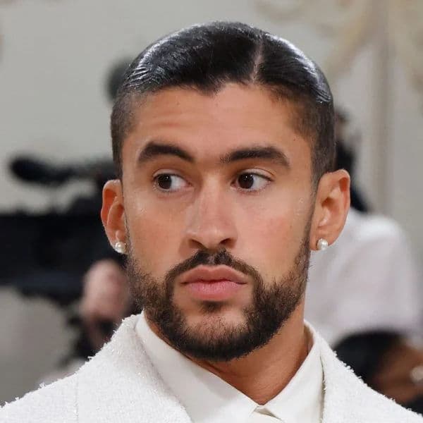 Sleek Side Part hairstyle for oval face shape - men's very-short straight hair