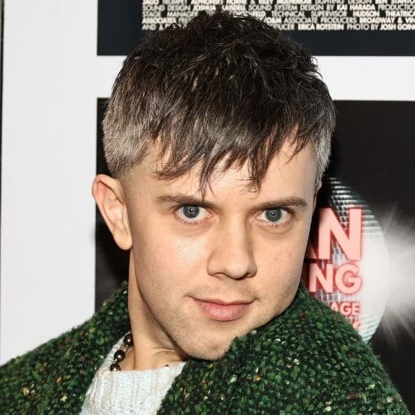 Textured Crop with Fringe hairstyle for oval face shape - men's short straight hair