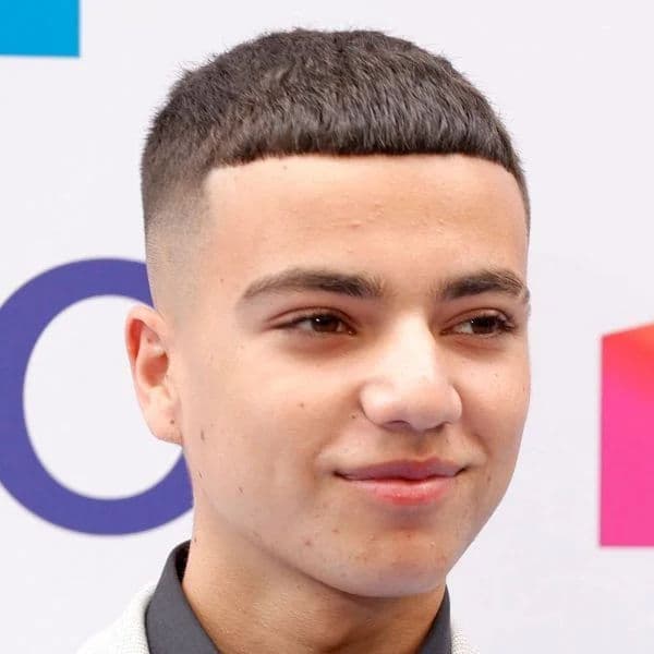 Textured French Crop hairstyle for oval face shape - men's short straight hair