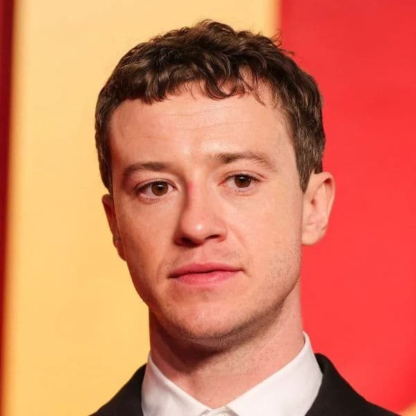 Textured French Crop hairstyle for oval face shape - men's short wavy hair