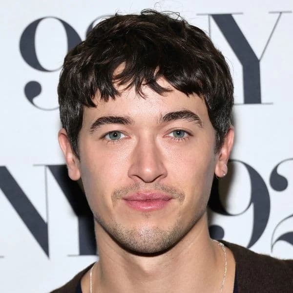 Textured French Crop hairstyle for oval face shape - men's short wavy hair