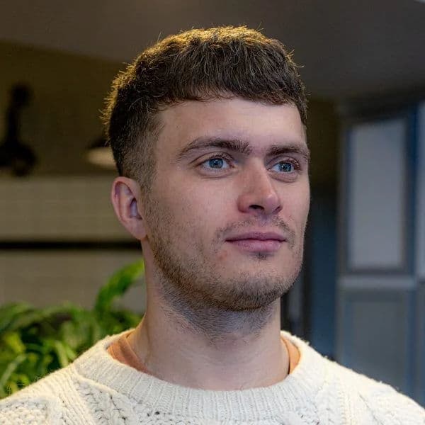 Textured French Crop hairstyle for rectangle face shape - men's short straight hair