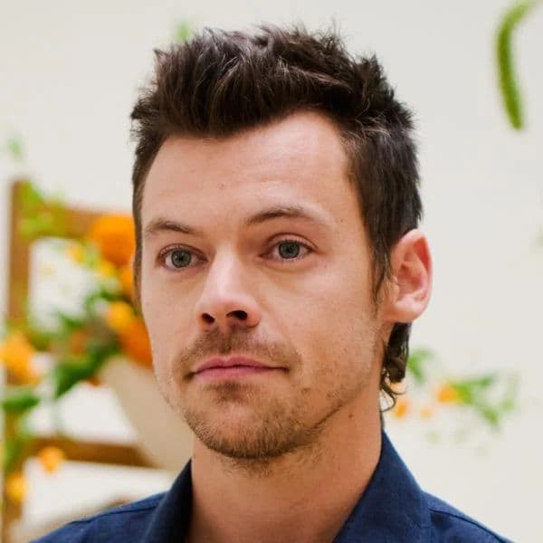 Textured Messy Quiff hairstyle for oval face shape - men's short wavy hair