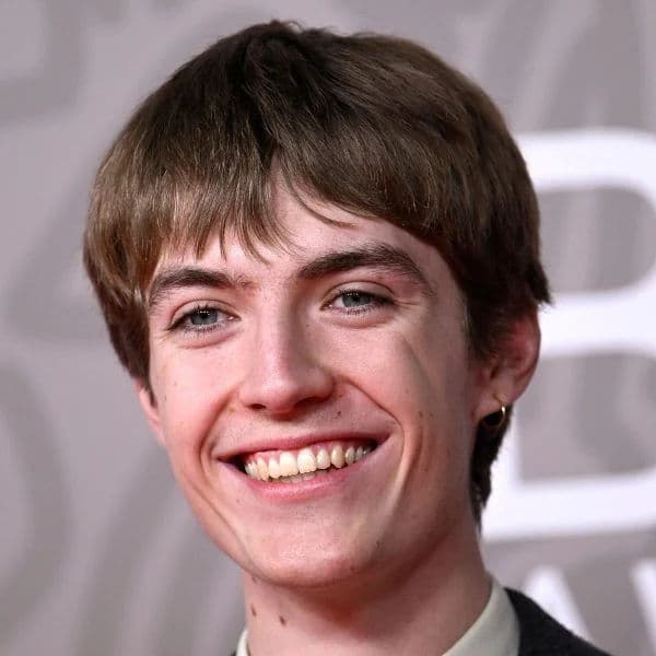 Textured Mod Cut hairstyle for oval face shape - men's short straight hair