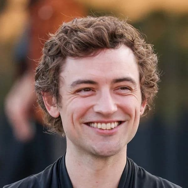 Textured Wavy Bro Flow hairstyle for oval face shape - men's medium wavy hair