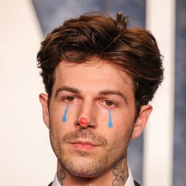 Textured Wavy Flow hairstyle for oval face shape - men's medium wavy hair