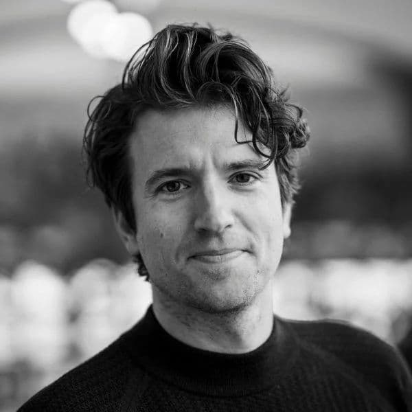 Wavy Textured Quiff hairstyle for oval face shape - men's medium wavy hair