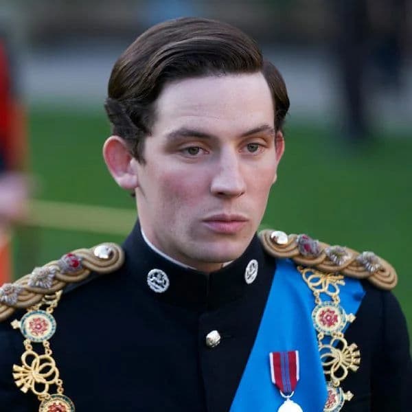 Classic Side Part hairstyle for diamond face shape - men's short wavy hair