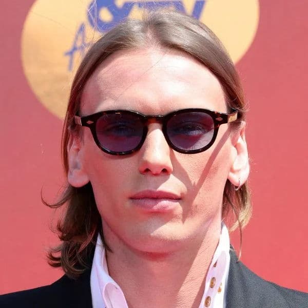 Long Center-Parted Flow hairstyle for oval face shape - men's medium-long wavy hair