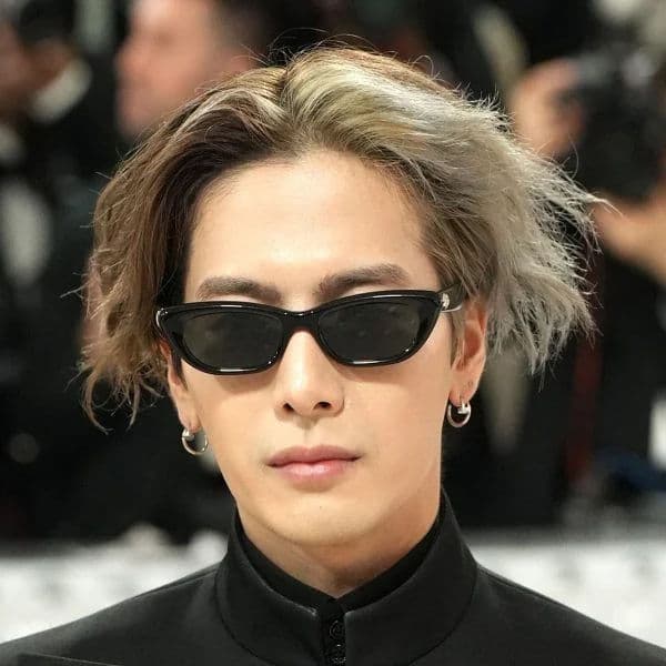 Two-Tone Textured Middle Part hairstyle for oval face shape - men's medium wavy hair