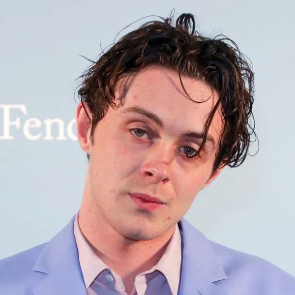 Wavy Middle Part Flow hairstyle for rectangle face shape - men's medium wavy hair